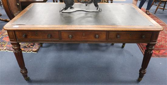 A Victorian mahogany library table, 151 x 90cm